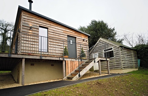 Axminster Casa | Luxurious eco-stay in rolling Devon hills. A short drive to the Jurassic Coast.