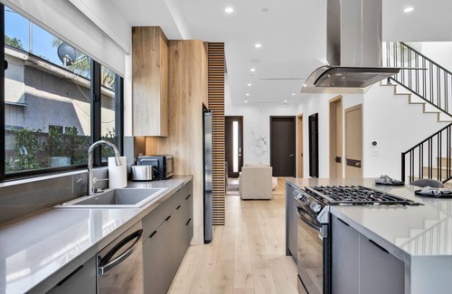 Riverside Rancho Casa | Luxurious-Exquisite Modern Home - Burbank Studios