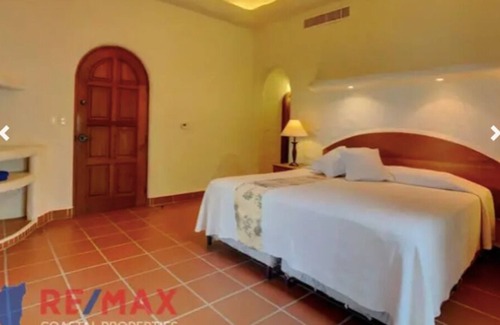 San Juan del Sur Villa | Luxurious Family Size Villa inside the Pelican Eyes Resort -5 Min from the ocean