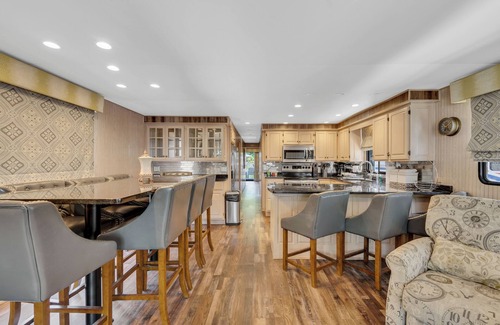 Smithville Alquiler De Eote | Luxurious Five Bedroom Houseboat Retreat on Center Hill Lake