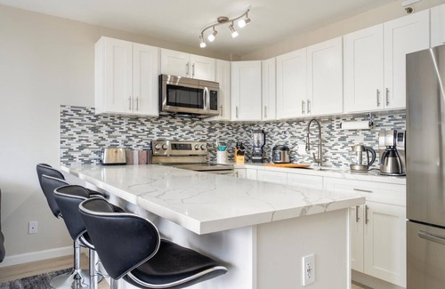 Waikiki Condominio | Luxurious, Free Parking & WiFi, Ocean View, Remodeled, 1 BR Condo, No Resort Fee