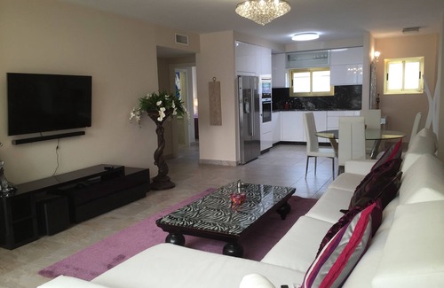 Marbella City Centre Apartamento | Lujoso apartamento en primera línea de playa en Marbella ciudad, a 100 metros de la Plaza de la Ciudad Vieja