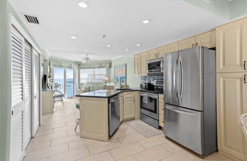 St. Pete Beach Condominio | Luxurious, Fully Equipped, 5th Floor Condo with Breathtaking Views of Gulf/Bay