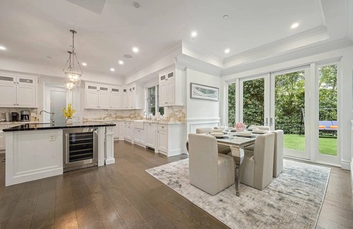 Brentwood Casa | Luxurious Gated & Private Estate in Brentwood w/ 6 Bedroom, Pool, Movie Theater