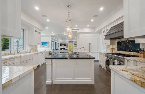 Brentwood Casa | Luxurious Gated & Private Estate in Brentwood w/ 6 Bedroom, Pool, Movie Theater