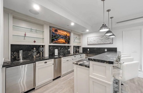Brentwood Casa | Luxurious Gated & Private Estate in Brentwood w/ 6 Bedroom, Pool, Movie Theater