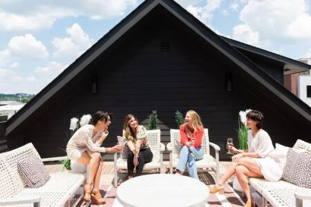 Germantown Casa | Luxurious Germantown Home with Rooftop Decks