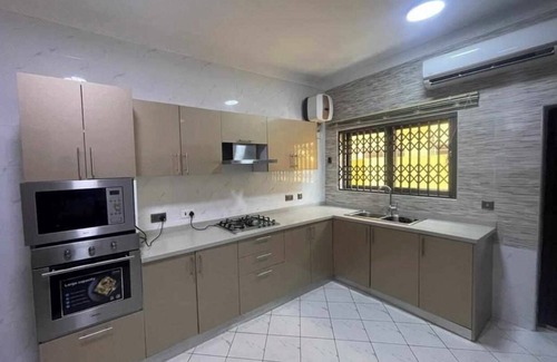 Teshie Casa | Luxurious 5 bedroom house