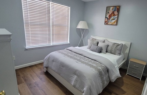 Greensboro Casa | Luxurious & Gorgeous Gem in cul-de-sac, very quiet residential area, Greensboro