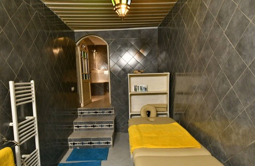 Meknes Medina Casa | Luxurious guest room in a traditional Riad -3 beds