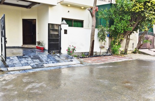 Lahore Casa | Luxurious Hideout-03 BR W/DD-30 MB WiFi-DHA