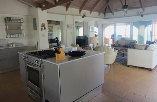 Freemans Bay Casa | Galleon House - Lujoso con servicio de limpieza y piscina en la playa