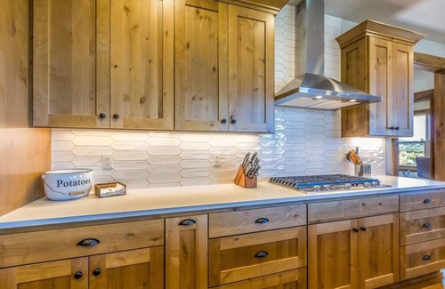 Powell Butte Casa | Luxurious Home, Beautiful Views, Family Friendly!
