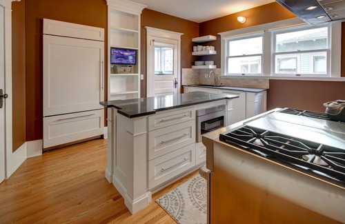 Irvington Casa | Lujosa casa para hasta 10 huéspedes (7 camas Queen con almohadas superiores)
