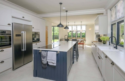 Cheltenham Casa | Luxurious Home in Cheltenham, Private Parking