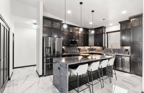 Rio Grande Blvd Casa | Luxurious Home in gated community near Old Town Albuquerque 01