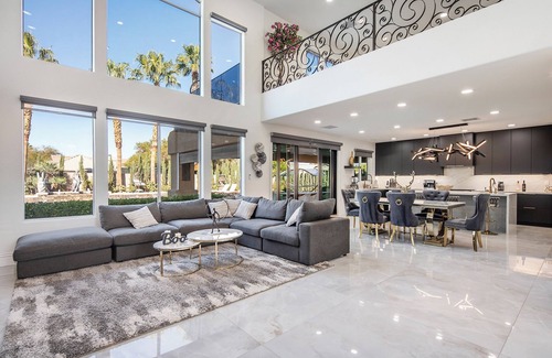 Seven Hills Casa | Luxurious Home: Pool, Gym, Cinema, & More