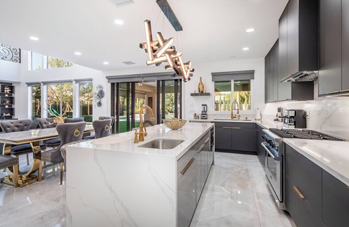 Seven Hills Casa | Luxurious Home: Pool, Gym, Cinema, & More