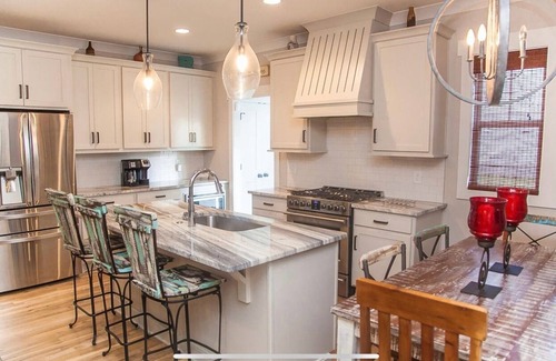 The Nations Casa | *LUXURIOUS House! Garage Parking, Walkable, Trendy neighborhood (Pet Friendly!)*