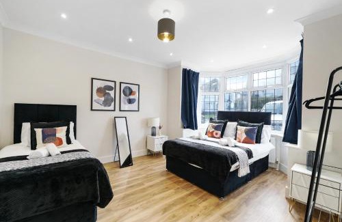 Wembley Park Casa | Luxurious house in Wembley - Garden