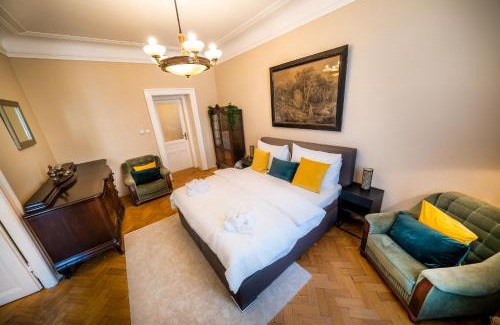 Josefov Apartamento | Luxurious Kafka family apt in Old Town