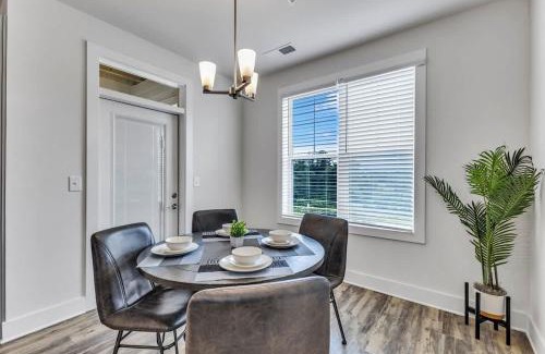 Hayes Apartamento | Luxurious King 2BR Suite Mins to Downtown Durham!