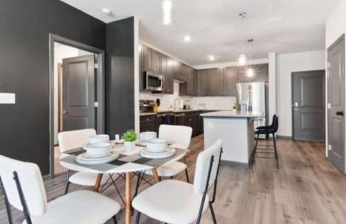 North Raleigh Apartamento | Luxurious King 2BR Suite in North Raleigh!