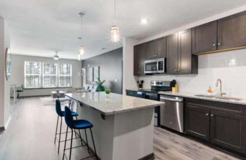 North Raleigh Apartamento | Luxurious King 2BR Suite in North Raleigh!