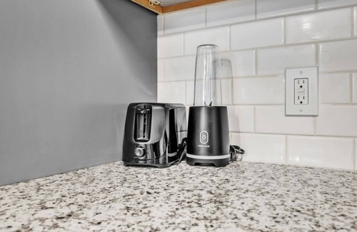 Hayes Apartamento | Luxurious King 3BR Suite—Mins to Downtown Durham!
