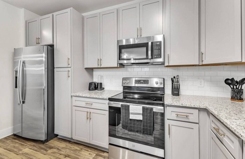 Hayes Apartamento | Luxurious King 3BR Suite—Mins to Downtown Durham!