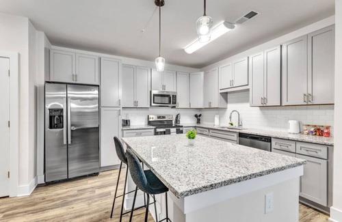 Hayes Apartamento | Luxurious King 3BR Suite—Mins to Downtown Durham!