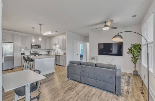 Hayes Apartamento | Luxurious King 3BR Suite—Mins to Downtown Durham!