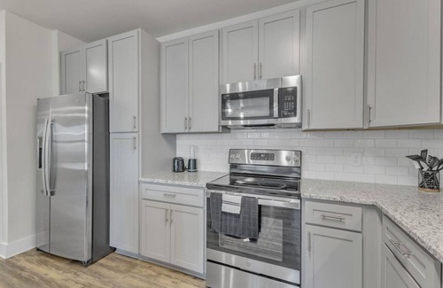 Hayes Apartamento | Luxurious King 3BR Suite—Mins to Downtown Durham!