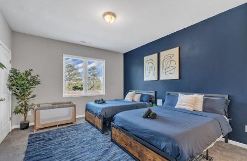 Southwest Raleigh Casa | Luxurious King 3BR Townhouse Mins to Downtown!