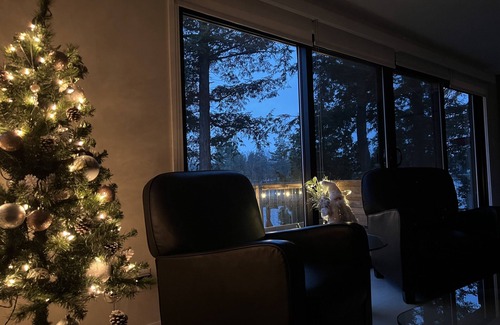 Leeds and the Thousand Islands Casa | Luxurious lakefront cottage.