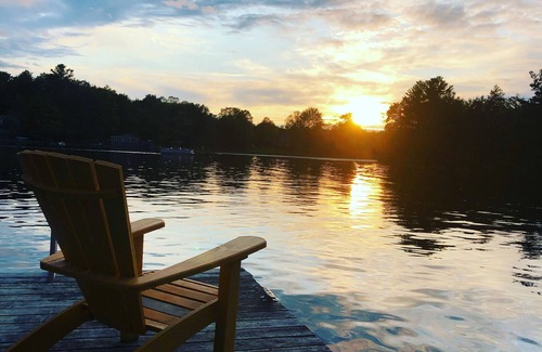 Leeds and the Thousand Islands Casa | Luxurious lakefront cottage.