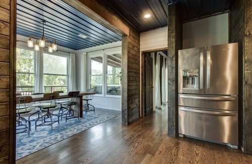 Ashland City Casa | Luxurious Lakeside Estate-Pool/Hot Tub/Sauna