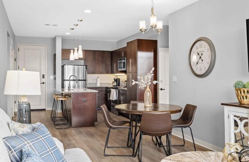 Rolling Mill Hill Condominio | Lujoso apartamento grande de 2 habitaciones y 2 baños Downtown- # 202