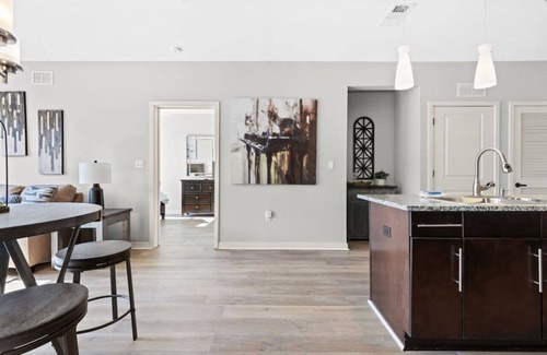 Rolling Mill Hill Condominio | Lujoso grande de 2 habitaciones y 2 baños Downtown Condo- # 502