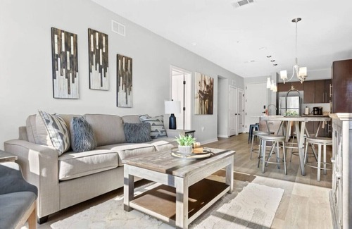 Rolling Mill Hill Condominio | Lujoso grande de 2 habitaciones y 2 baños Downtown Condo- # 502