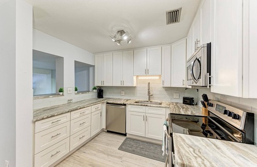 Snell Isle Casa | Snell Isle ~ Dúplex íntimo completamente renovado!
