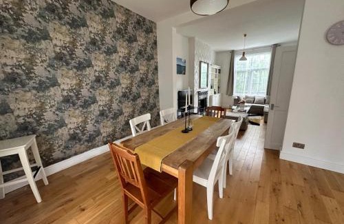 Lewisham Casa | Luxurious Living 4 Bedroom Home