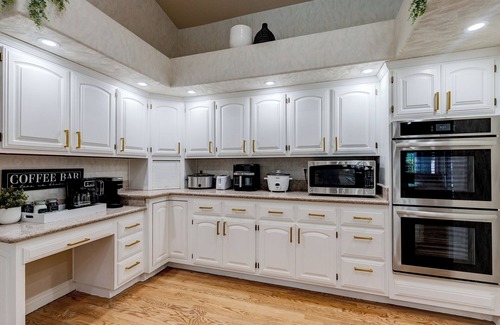Spring Valley Casa | Luxurious Mansion Private Pickleball Court, Arcade, & Pool Fits 24 People Max!