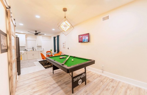Orange Casa | Luxurious Master BR suite w/Hot tub, Pool table ,Parking & perfect for long stay