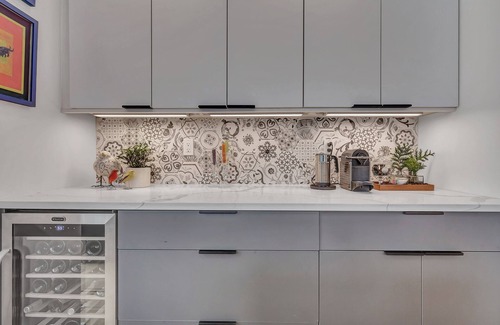 Old Lyme Casa | Luxurious midcentury modern glass house in the woods, chefs kitchen & great art