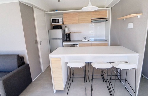 Jullouville-les-Pins Casa | Mobil-home con Piscina, Cerca de la Playa, Para 4 Personas, en el Corazón de Jullouville