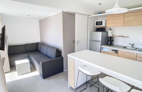 Jullouville-les-Pins Casa | Mobil-home con Piscina, Cerca de la Playa, Para 4 Personas, en el Corazón de Jullouville