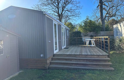 Jullouville-les-Pins Casa | Mobil-home con Piscina, Cerca de la Playa, Para 4 Personas, en el Corazón de Jullouville