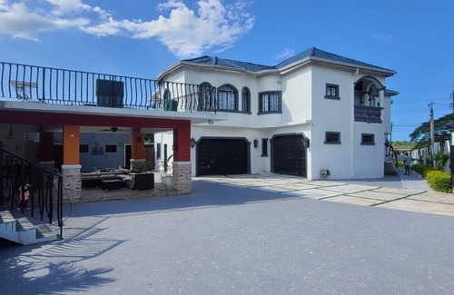 Falmouth Casa | Luxurious & Modern - 5 Bedroom House in Falmouth