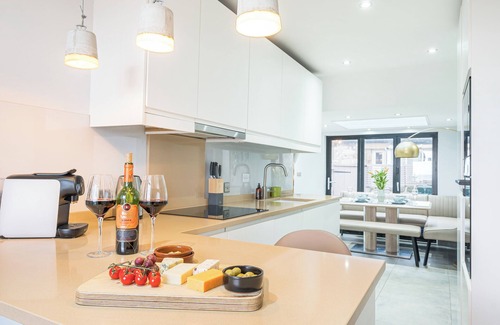 Boulmer Cabaña | Luxurious & modern family retreat - on the beach! Now with wood-burning stove!